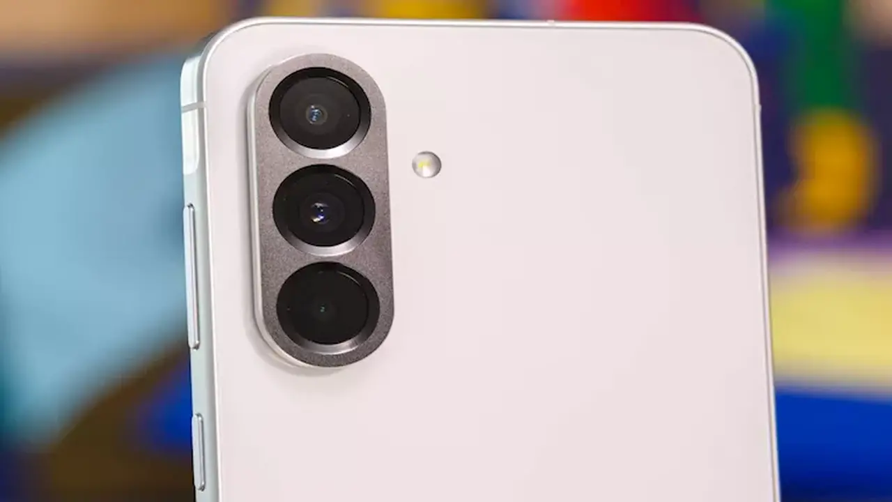 سامسونج تجهز هاتفي Galaxy A37 وA57 بشاشات تدعم تردد 120 هرتز